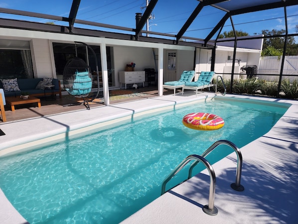 Heated pool under a screened in lanai! Fully fenced and tropical!