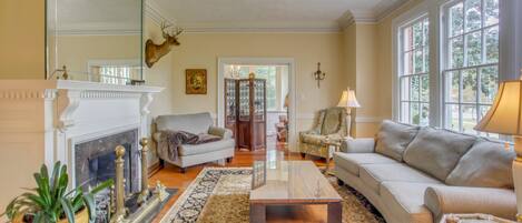 Laurinburg Vacation Rental | 6BR | 3BA | 6 Stairs Required to Enter