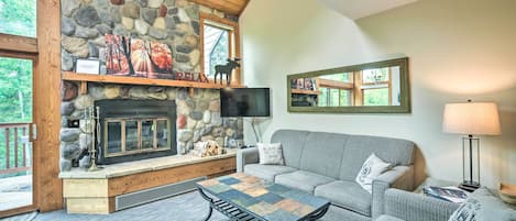 Lutsen Vacation Rental | 3BR | 2.5BA | 2 Steps Required to Enter | 1,200 Sq Ft