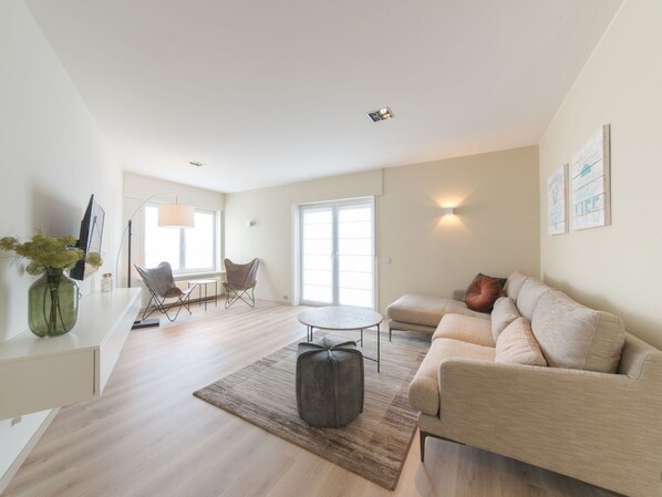 Meubles, Plante, Bâtiment, Canapé, Bois, Confort, Sol, Design Intérieur, Maison