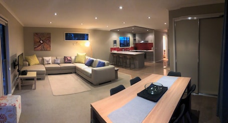 OPEN PLAN LIVING SPACE