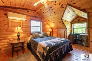 Loft Bedroom 1~ Queen Size Bed