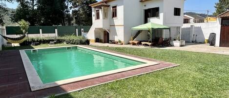 Piscina + zona exterior