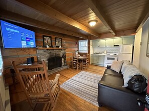 Den & Kitchen 
