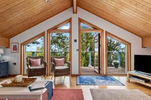 Luxury Lodge with Hot Tub