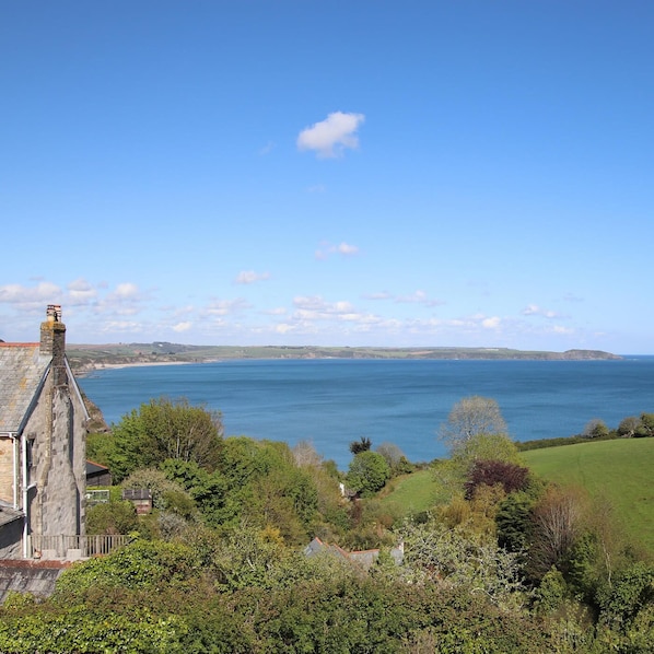 Seaside Holiday Cottage coastal position