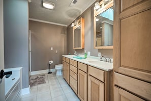 [Full Upstairs Bathroom] This is located in the master bedroom.