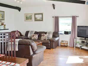 Living room/dining room | Glendale - Glendale Cottage, Haltwhistle