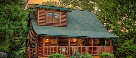 Welcome to Rocky Bear Retreat! Your private Smoky Mountains getaway!
