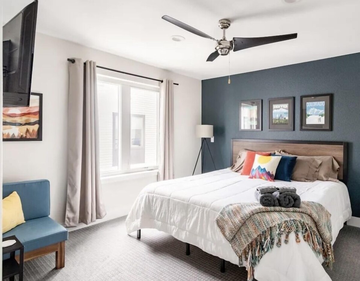 Beautiful Townhome – close to downtown Denver and Red Rocks