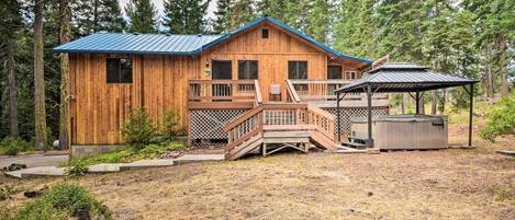Klamath Falls Vacation Rental | 2BR | 1BA | Stairs Required for Entry