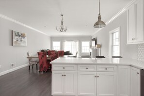 Large breakfast area with bar stools