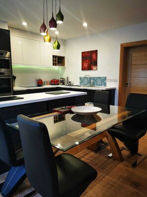 Kitchen Dining Area