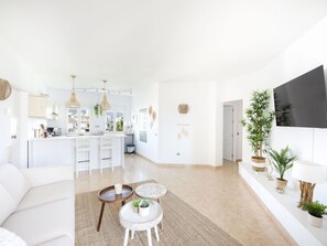 Pflanze, Möbel, Tabelle, Zimmerpflanze, Couch, Holz, Blumentopf, Wohnzimmer, Interior Design, Flooring