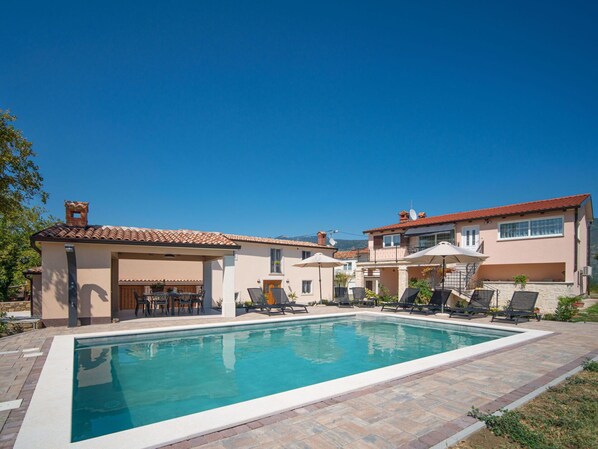 Water, Sky, Plant, Building, Property, Swimming Pool, Azure, Window, Chair, Rectangle