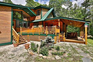 Tanglewood Chalet has lovely outdoor spaces and a covered porch with hot tub,