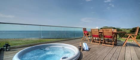 Hot Tub & Sea View