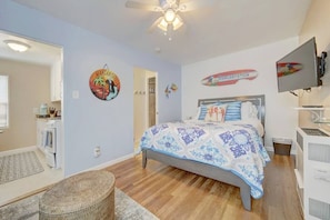 Adorable Margaritaville themed studio in Mission Beach, San Diego.