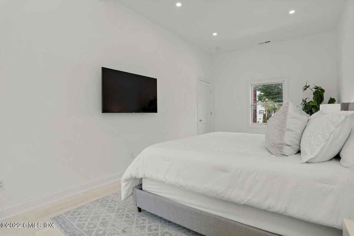 Modern Apartment 5 min from train/beach Greenwich