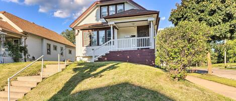 Milwaukee Vacation Rental | 1,611 Sq Ft | 5BR | 2BA | Step-Free Entry