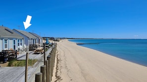 Waterfront cottage with wonderful Cape Cod Bay water views