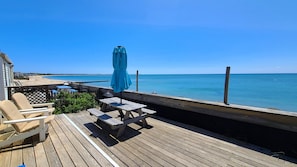 Waterfront cottage with wonderful Cape Cod Bay water views