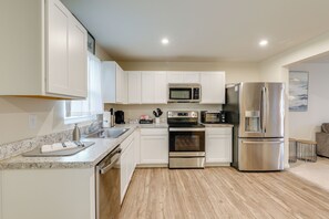 Kitchen | 1,300 Sq Ft | Cooking Basics