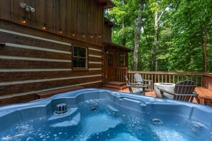 Large Hot Tub With Seclusion All Around