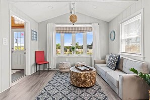 open living room & kitchen, strong WiFi, smart Roku TV
