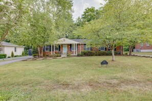 This is a duplex the front entrance is Unit A.