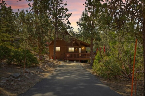 Welcome to our Boulder Bay Get-Away located in the heart of Big Bear!