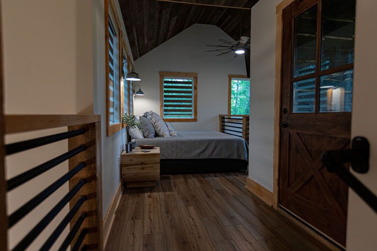 Tech Time: Secluded Treehouse Overlooking Creek