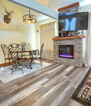 Gorgeous dining area, truly unique cabin decor, and a deer mount!