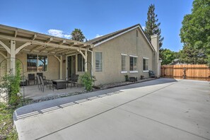 Patio | Outdoor Dining Area