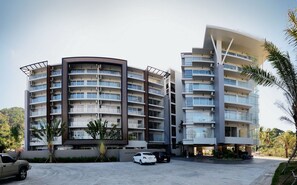 Convenient Karon studio, walk to beach & market (9332)