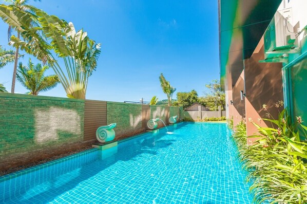 Convenient Karon studio, walk to beach & market (9333)