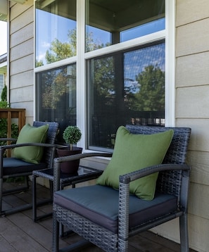 A covered front porch to enjoy!