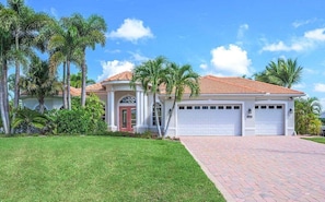 Welcome to Villa Palm Pointe