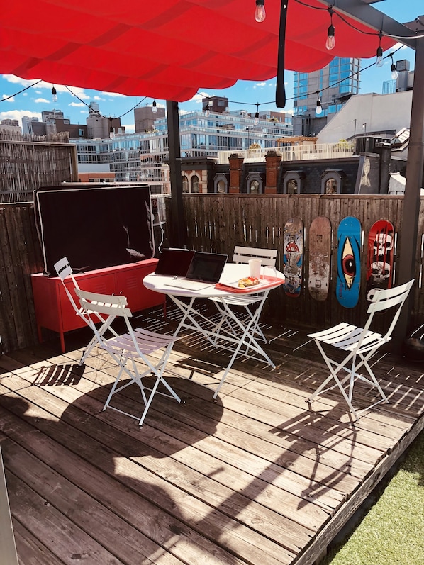 屋外ダイニングエリア