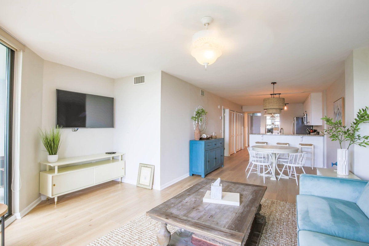 Oceanside Condo with Ocean Views, Renovated Kitchen, Covered Balcony & New Flooring