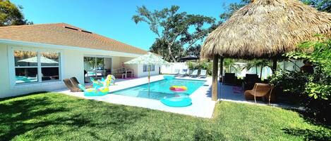 Beautiful Private Fully Fenced Garden with Pool and Tiki Hut