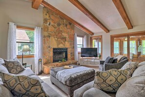 Living Room | Smart TV | Decorative Fireplace