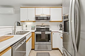 Kitchen (lower level)