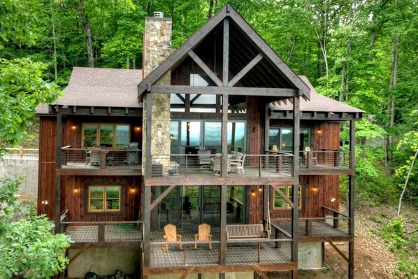 The beautiful Jupiter on the Mountain cabin!