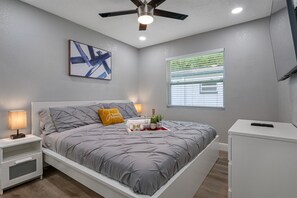 Lovely bedroom with queen size bed, smart TV and drawers. Enjoy the comfort while staying at your home far from home. Do you love what you see? Don't think twice and book this property!