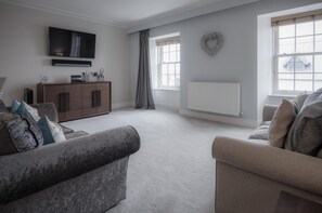 Upper Deck - 2 Bedroom Apartment - Saundersfoot (11754)