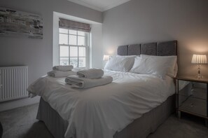 Upper Deck - 2 Bedroom Apartment - Saundersfoot (11742)
