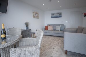 Beach Court - 1 Bedroom Apartment - Saundersfoot (11655)