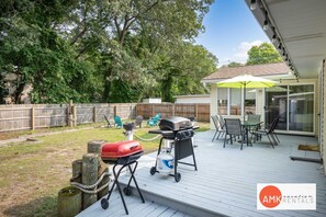 BBQ Grills (gas & charcoals)