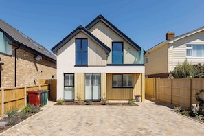 Shore Drift is a luxury new build in West Wittering, just 3 minutes walk from the beach.